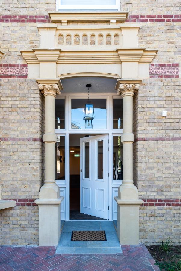 Queen'S Drive Aparthotel Лондон Экстерьер фото